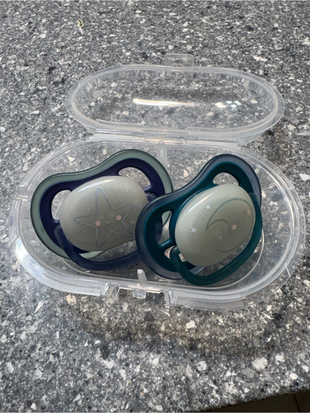 Philips Avent Nighttime Ultra Air Pacifier Set with Clear Travel Case